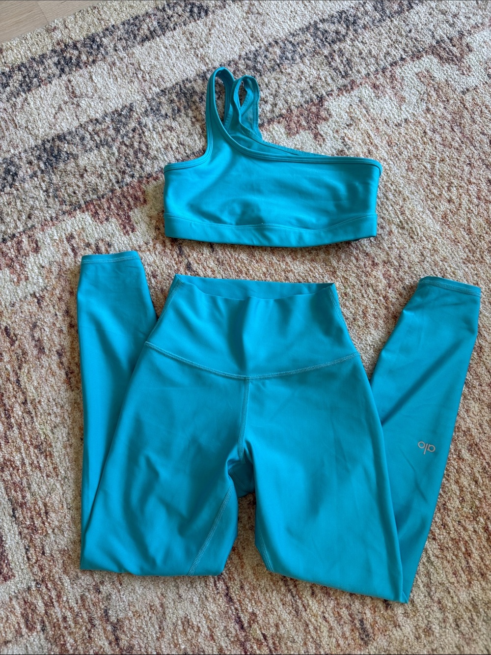 Teal Two-Piece ALO Set - Asymmetric Sports Bra + High-Waist Leggings